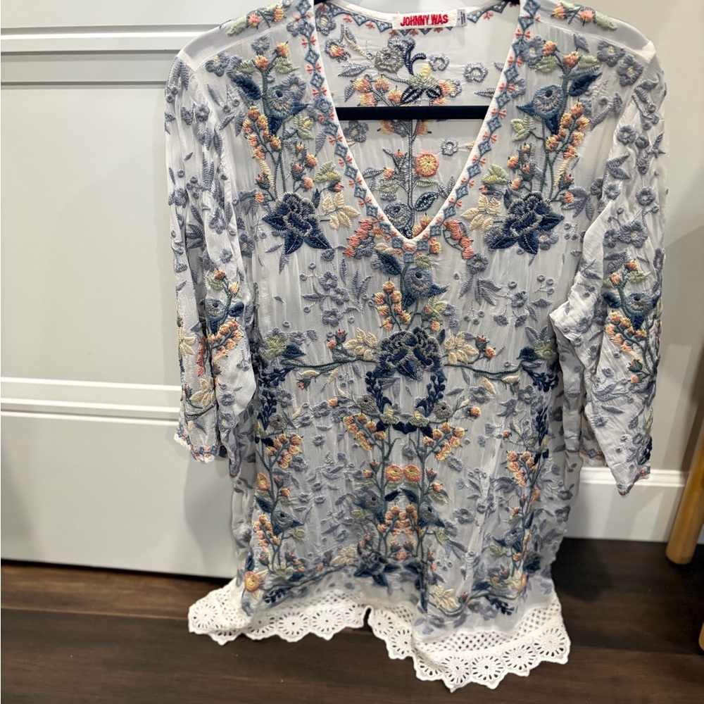 Johnny Was Light Gray Embroidered V-Neck Tunic with Multicolor Floral Stitching